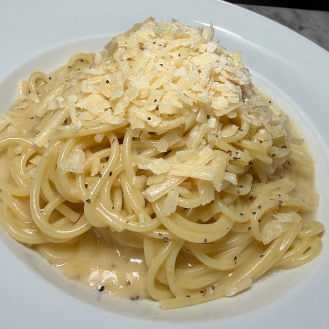 Spaghetti Cacio E Pepe.